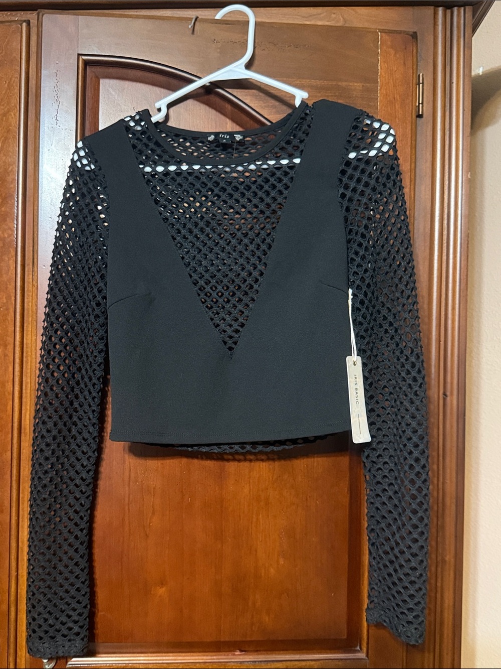 IRIS BASIC Black Long-Sleeve V-Neck Crop Top Size S NWT